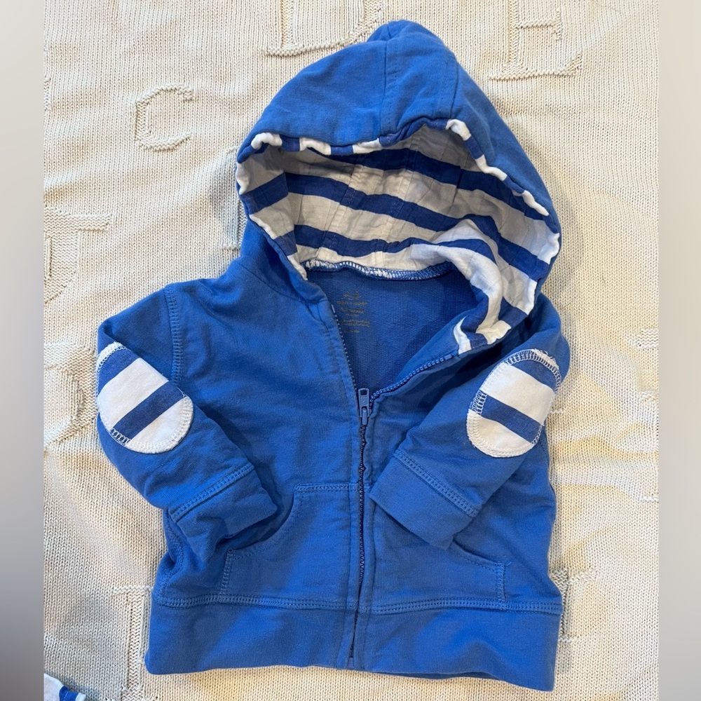 Adorable Aden & Anais zip-up hoodie size 0-3